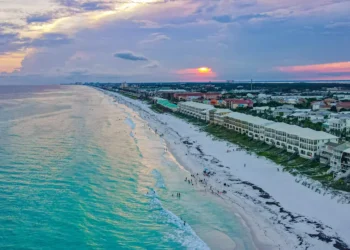 I’ve lived in Florida for over 25 years. These are the 6 tourist hot spots worth visiting and the 2 you can skip.