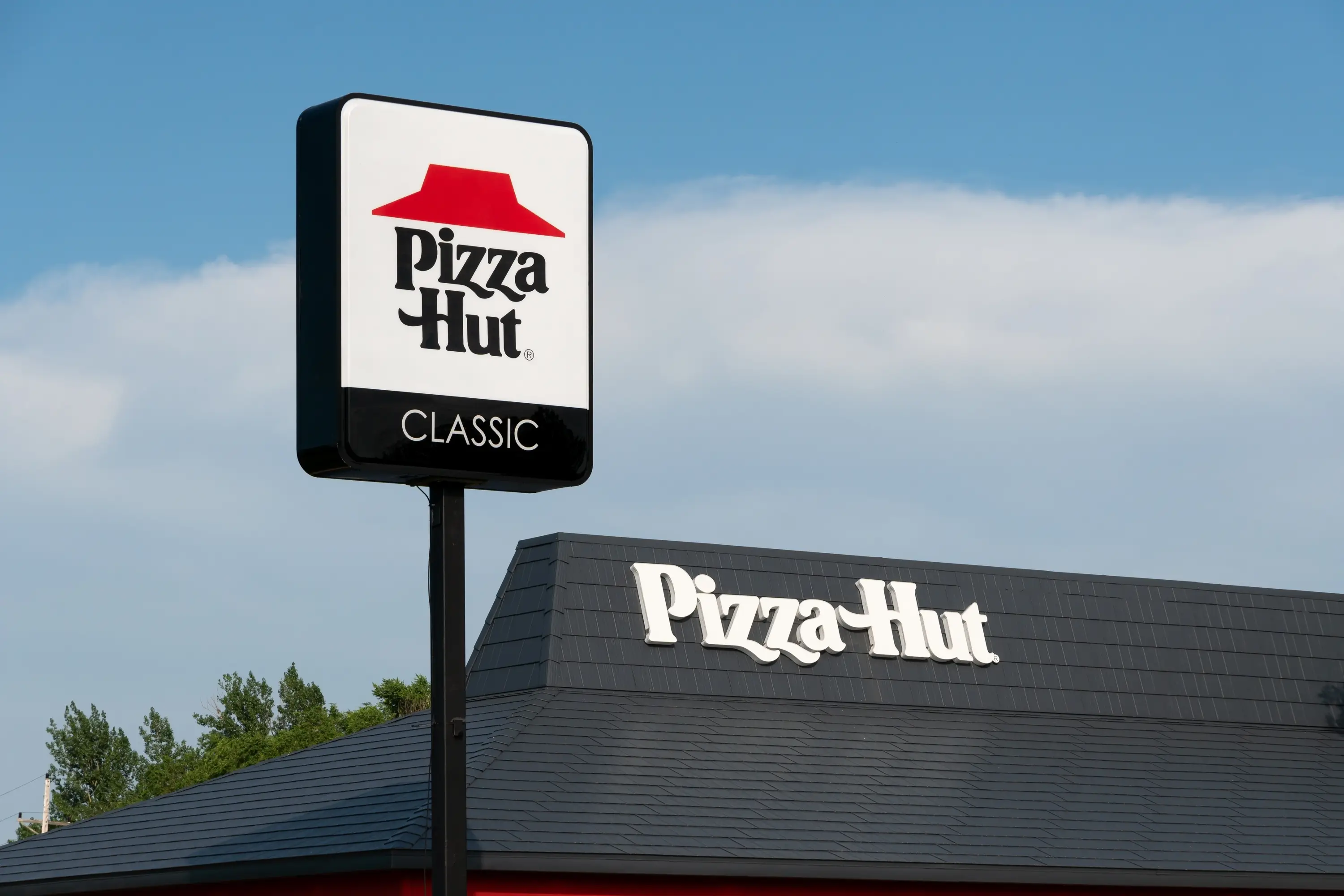 Pizza Hut restaurant exterior