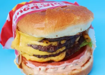 I tried the biggest burgers at 5 fast-food chains and ranked them from worst to best