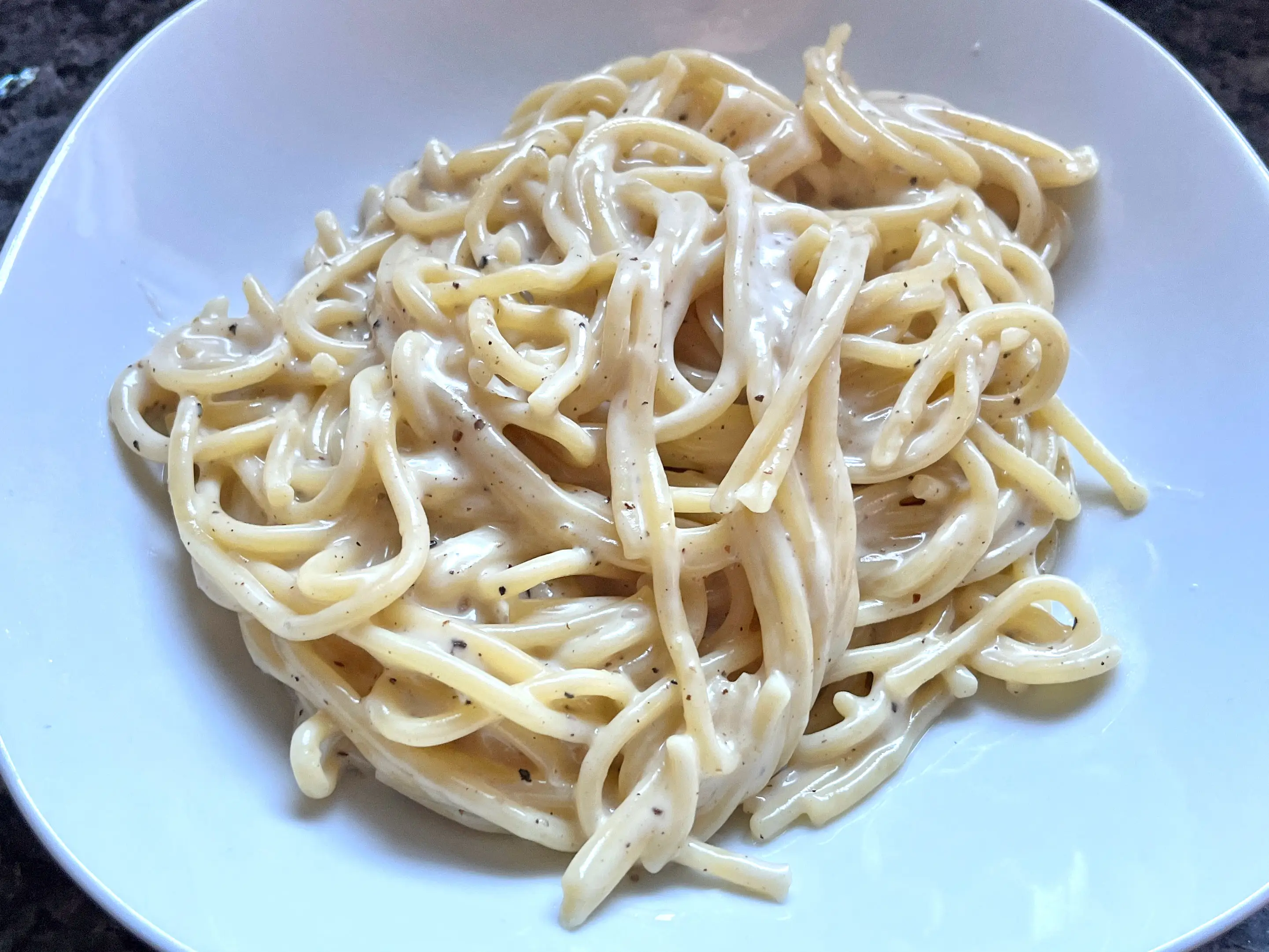 A plate of spaghetti cacio e pepe.