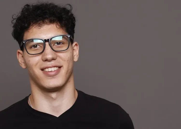 I’m a 22-year-old university student building an AI startup. The hardest part is losing student life.