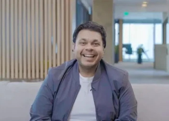 Marc Benioff, Jack Altman, and Sapphire Ventures invested $9 million in this sales tech startup. Check out its pitch deck.