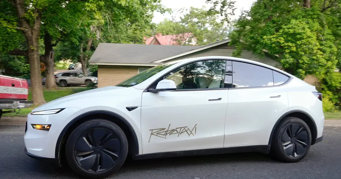 Tesla is recruiting factory workers and sales staff to operate its ‘Robotaxi’ service