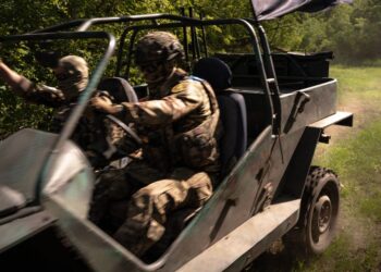 Ukraine’s special-ops buggies are fast — but dodging drones is a dangerous gamble