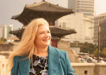 Burned out in her 50s, she left corporate life. Starting over in Korea helped her heal.