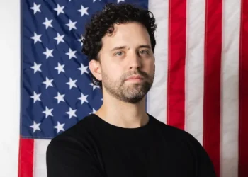 A father of four raised $4.5 million to help fuel the US manufacturing ‘renaissance’ with AI. Read his pitch deck.