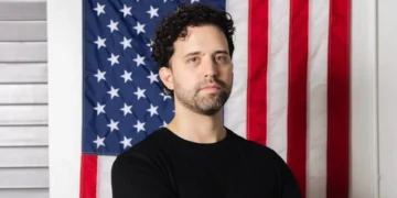 A father of four raised $4.5 million to help fuel the US manufacturing ‘renaissance’ with AI. Read his pitch deck.