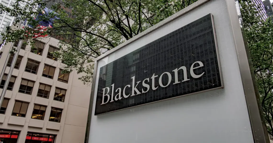 These 3 charts show how the biggest private equity funds keep winning in a fundraising slowdown