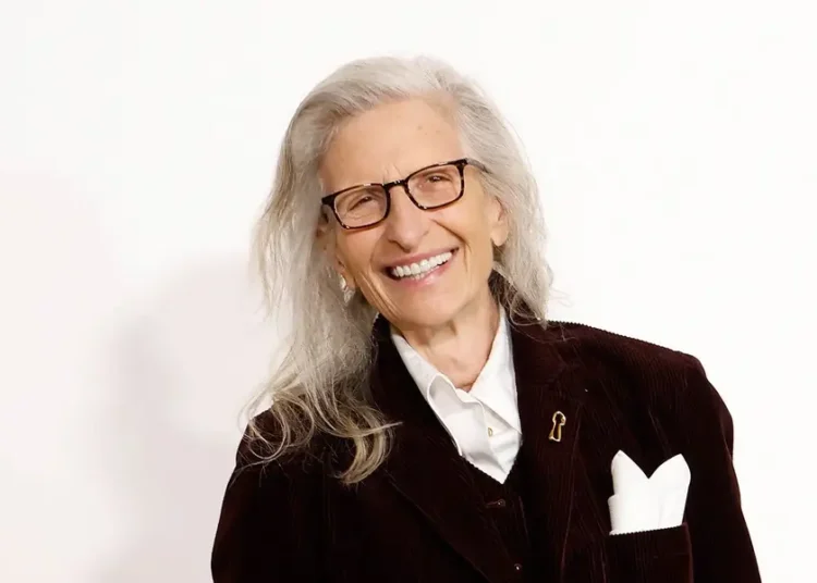 Annie Leibovitz, 76, says being an older mom means her daughters push her to take care of herself