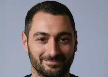 This startup is helping brands show up in chatbots and AI search. Read the pitch deck it used to raise $4 million.