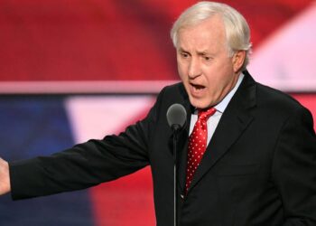 A Hall of Fame quarterback-turned-CEO explains why he interviews everyone he works with — and the red flag he looks for