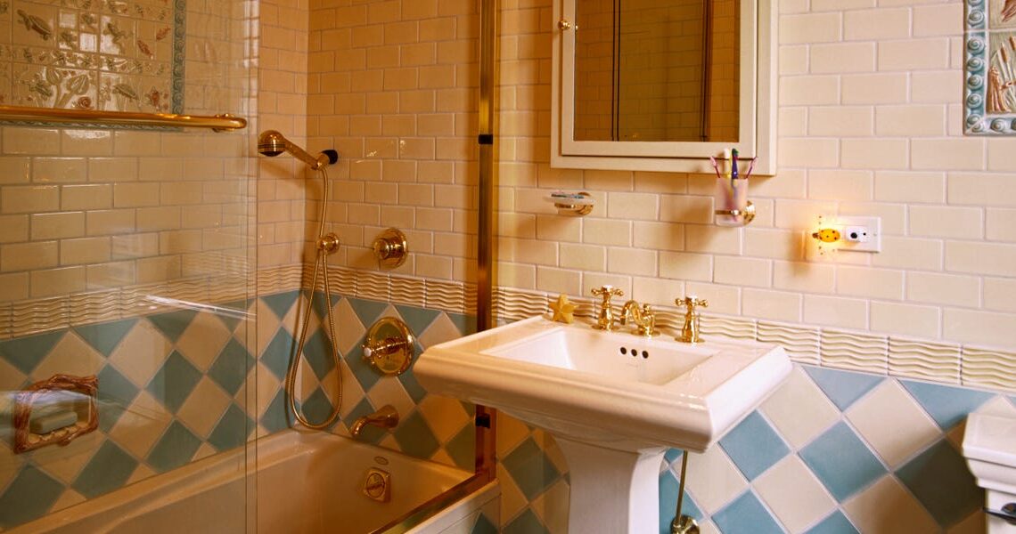 Interior designers share 5 bathroom trends that’ll be huge next year and 3 that will be out