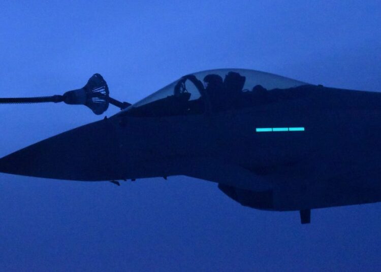 Videos show what it’s like watching British Typhoon and Swedish Gripen jets refuel at 30,000 feet