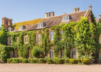 A 600-year-old British estate, which has been visited by royalty, is on sale for $4.7 million. Take a look.