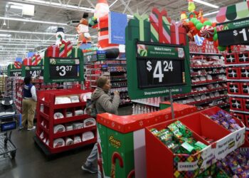 Walmart just extended its Christmas Eve delivery hours