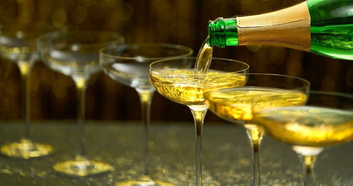 A sommelier recommends 5 of the best sparkling wines under $30 that taste more expensive than they are