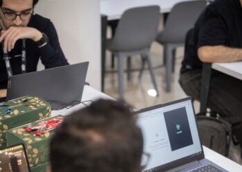 AI is giving workers the illusion of expertise — and quietly making them worse at their jobs, researchers say