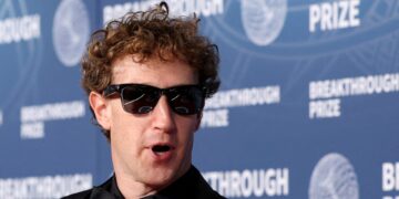 Meta plans price hike for its virtual reality devices, internal memo shows