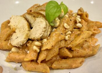 My favorite 5-ingredient pasta sauce is inspired by the Mediterranean diet — plus, it’s packed with protein and fiber