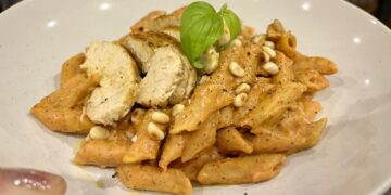 My favorite 5-ingredient pasta sauce is inspired by the Mediterranean diet — plus, it’s packed with protein and fiber