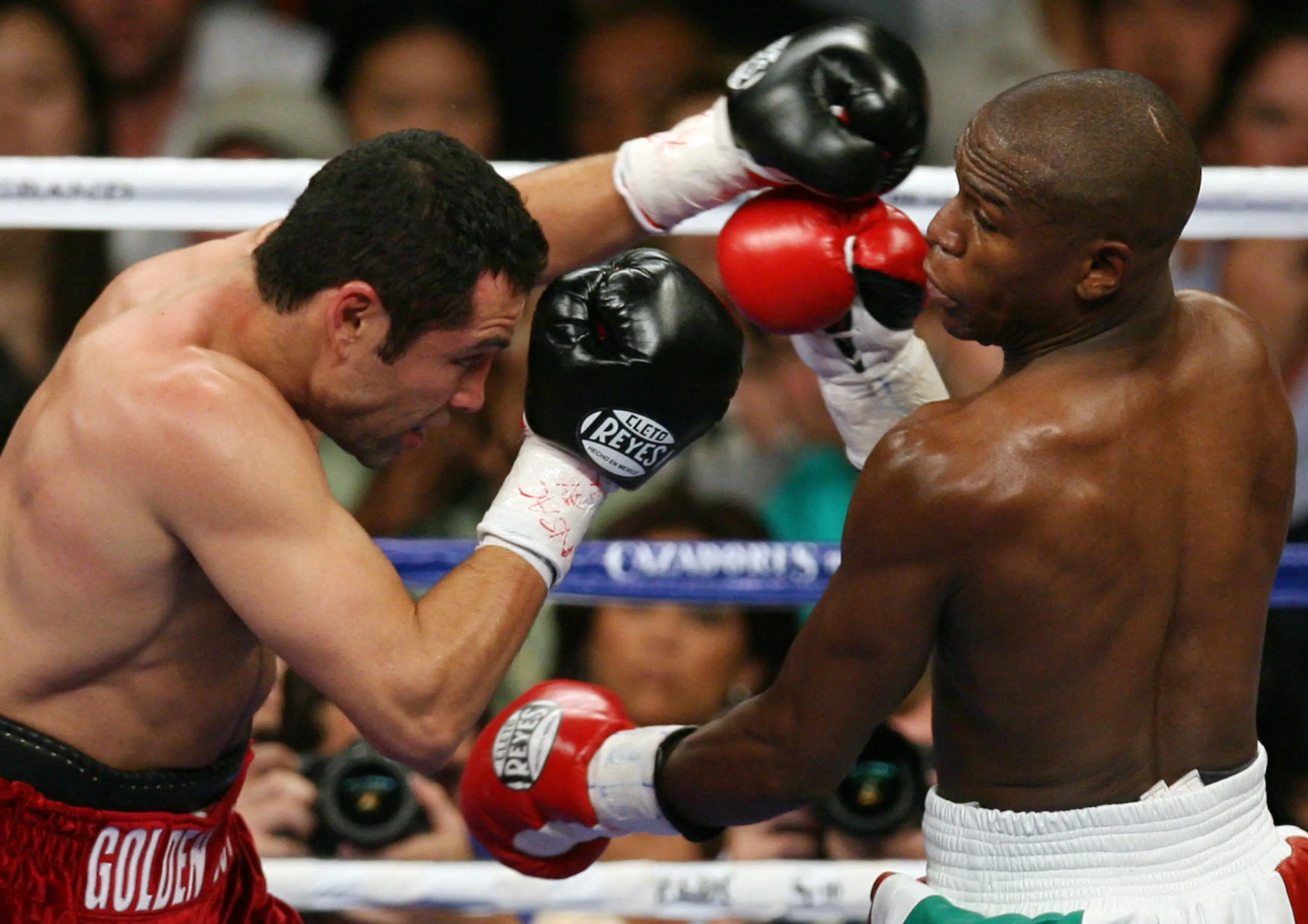 Oscar De La Hoya (L) fights with Floyd Mayweather during their WBC Super Welterweight World Championship.