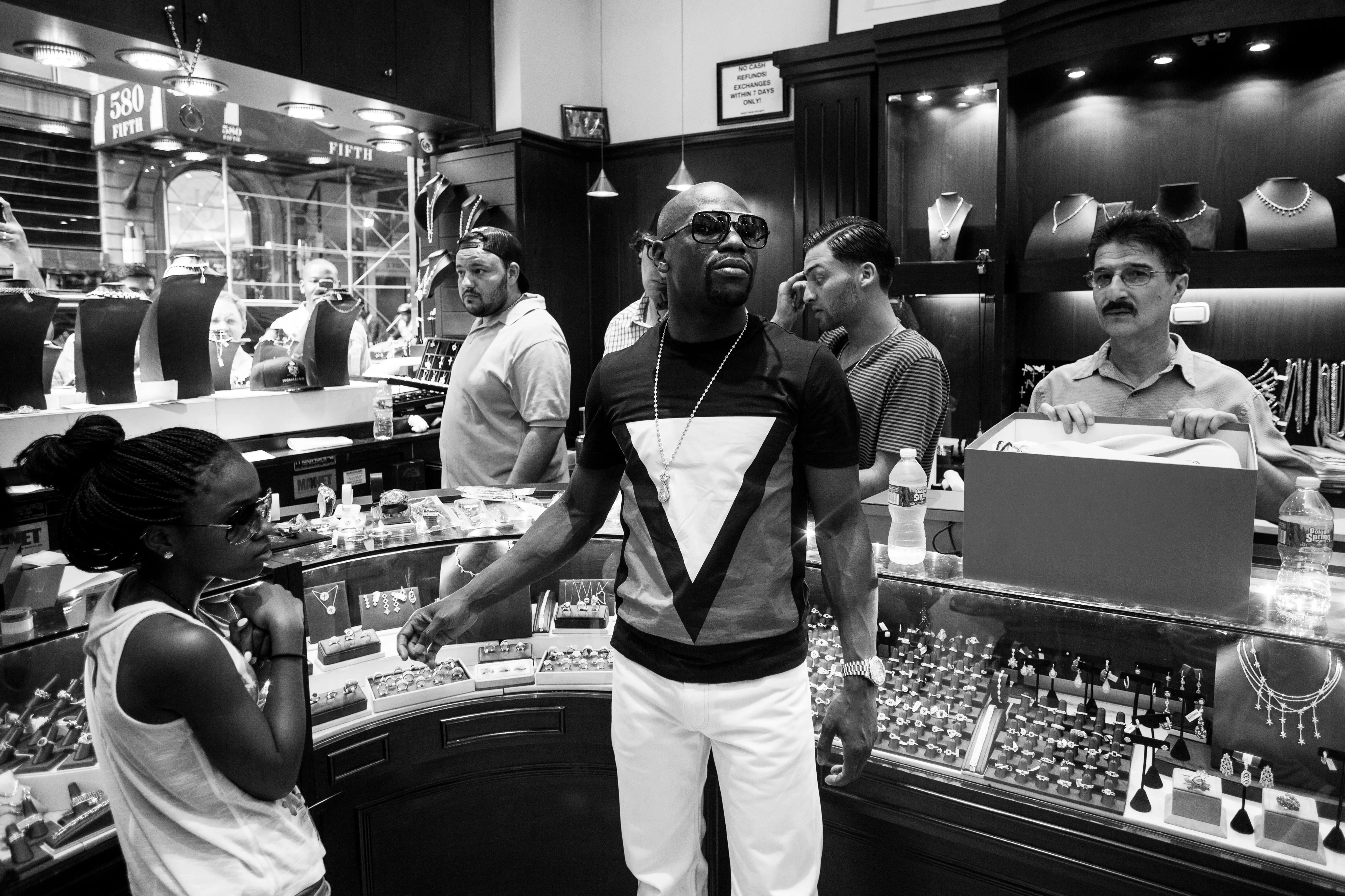 Floyd Mayweather Jr. in a jewelry store in Fifth Avenue.
