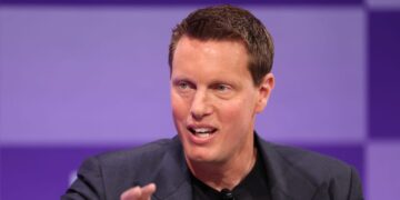 David Ellison told Warner Bros. shareholders it’s ‘not too late’ to switch teams from Netflix to Paramount