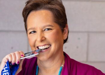 A dietitian and cancer survivor shares 3 diet tips she swears by — helping her to complete 27 triathlons