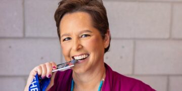 A dietitian and cancer survivor shares 3 diet tips she swears by — helping her to complete 27 triathlons