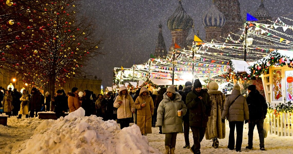 Russia’s wartime consumer boom is cracking as shoppers tighten their wallets