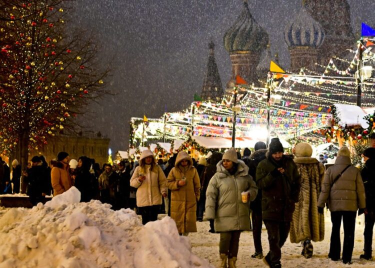 Russia’s wartime consumer boom is cracking as shoppers tighten their wallets