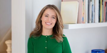 A nutritionist shared 2 simple snack hacks that hit your cravings without derailing your diet