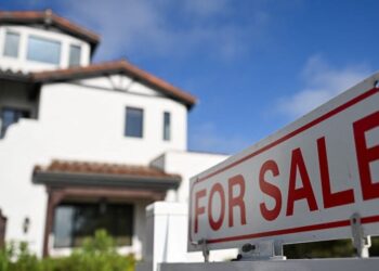 Wealthy home sellers are using a risky enticement to drum up buyer interest