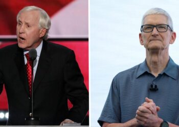 NFL legend Fran Tarkenton explains why he invested millions in Apple — and is bullish on Tim Cook