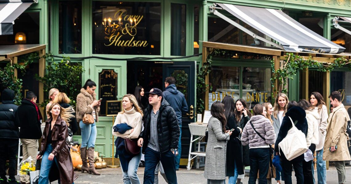 Where do Wall Streeters like to eat lunch? Here are 5 of their favorite New York restaurants.