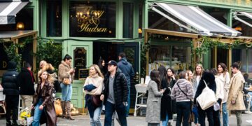 Where do Wall Streeters like to eat lunch? Here are 5 of their favorite New York restaurants.