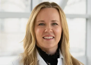 A powerlifting doctor shares her 2 favorite exercises to build muscle, boost longevity, and speed up recovery