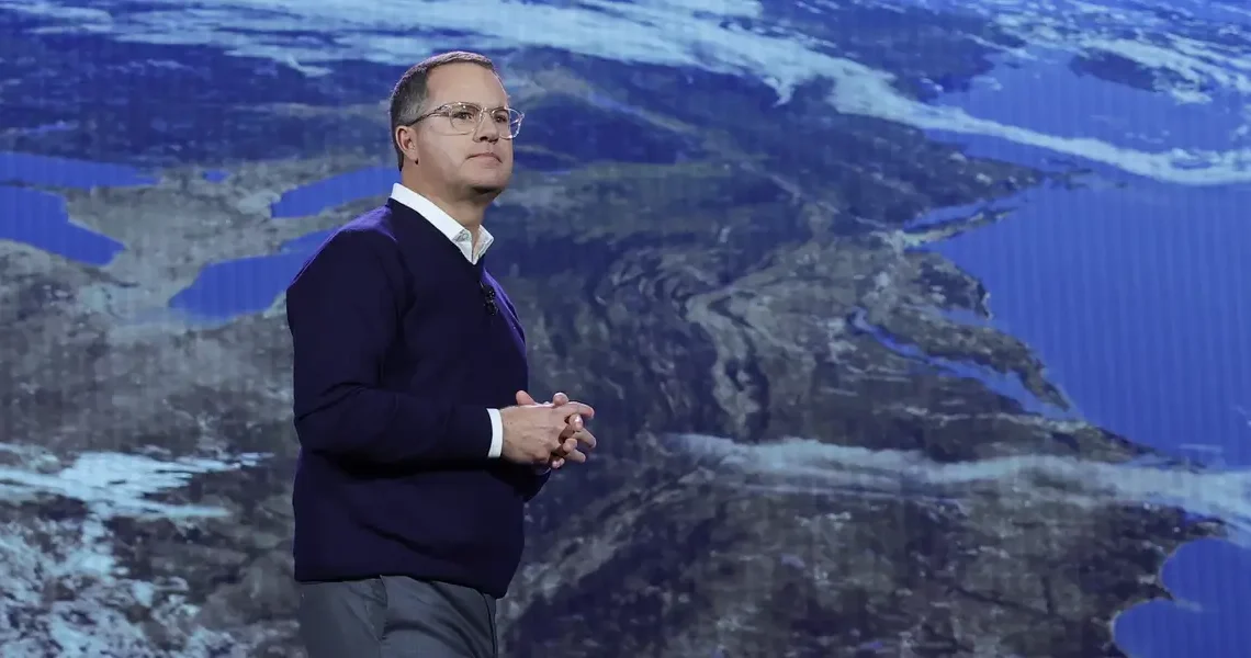 Doug McMillon shares his final reading list as Walmart CEO, with topics from AI to basketball to China