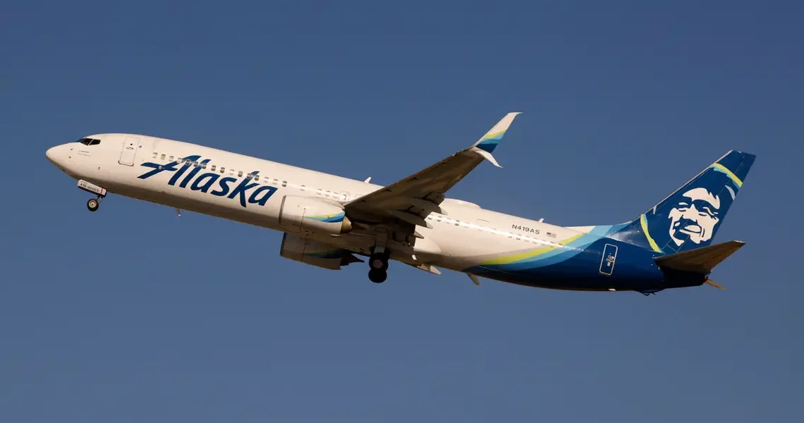 An Alaska Airlines passenger tried to force open an emergency exit at 39,000 feet, affidavit says