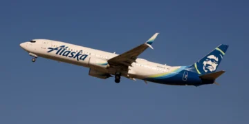 An Alaska Airlines passenger tried to force open an emergency exit at 39,000 feet, affidavit says