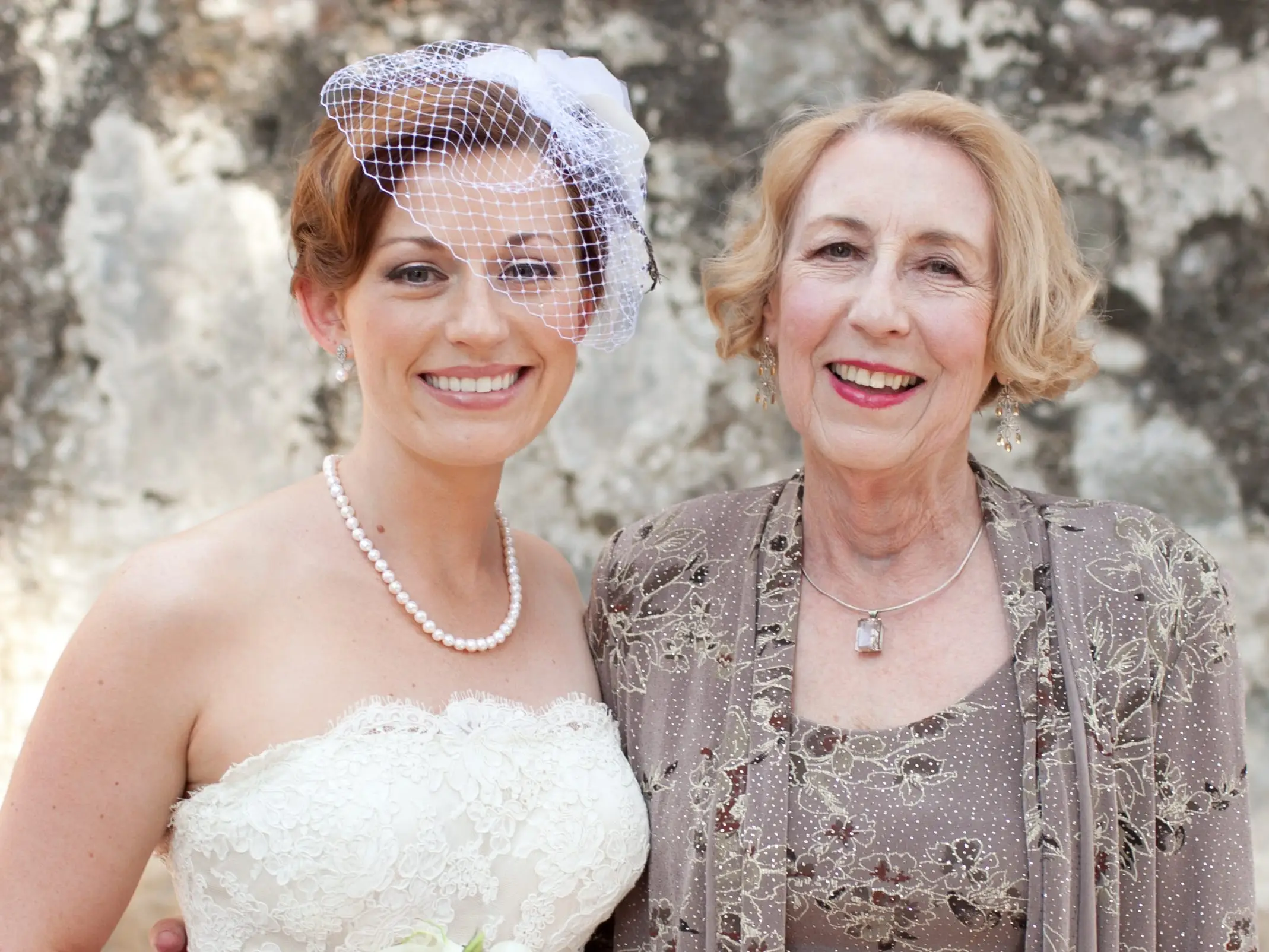 Anna De La Cruz and her mother