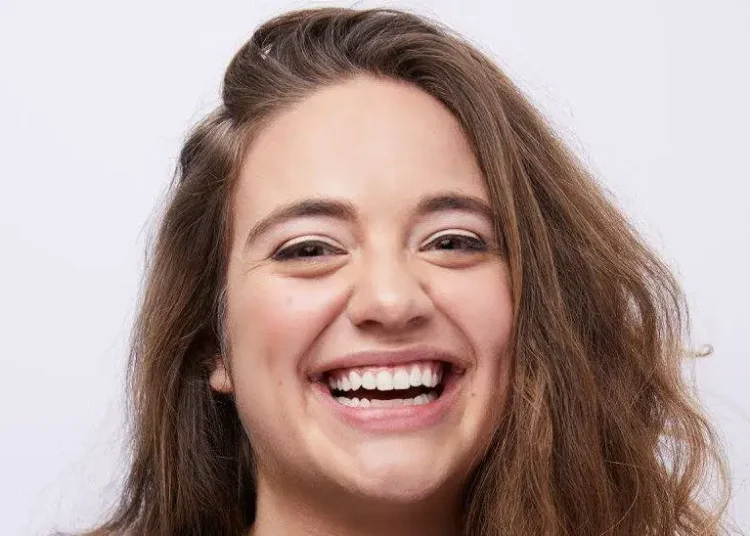 I give LinkedIn makeovers to executives. Here are 4 ways to brag more effectively on your profile.