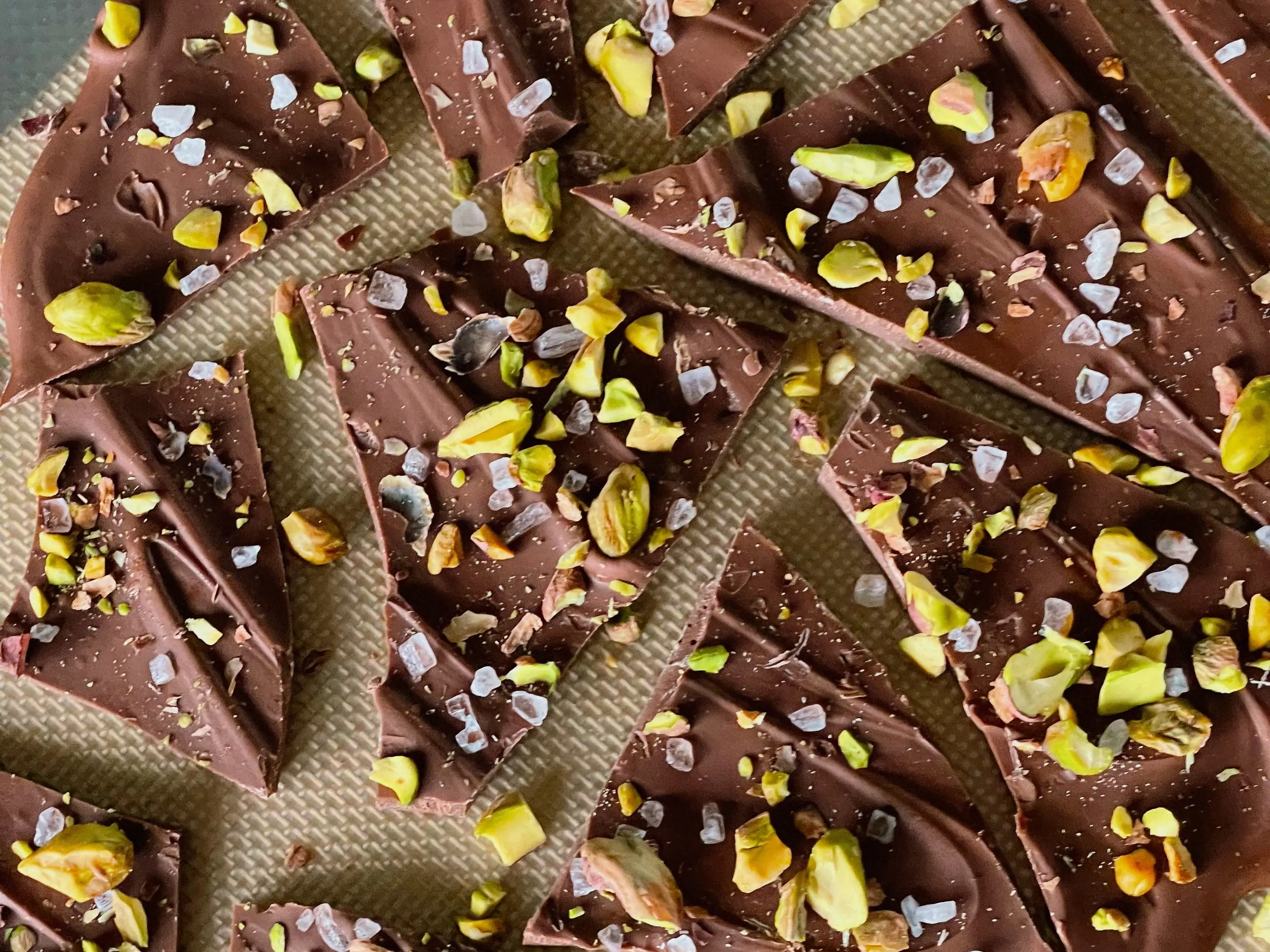 Chocolate bark with pistachios
