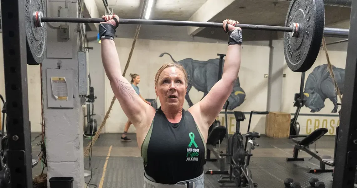 To build muscle, you need a ‘de-load’ week. Here’s how a powerlifting doctor strategizes rest for maximum gains.