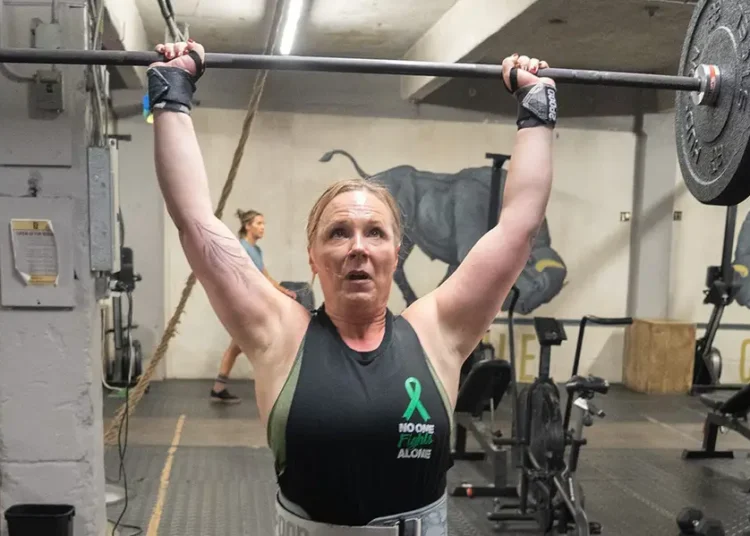 To build muscle, you need a ‘de-load’ week. Here’s how a powerlifting doctor strategizes rest for maximum gains.