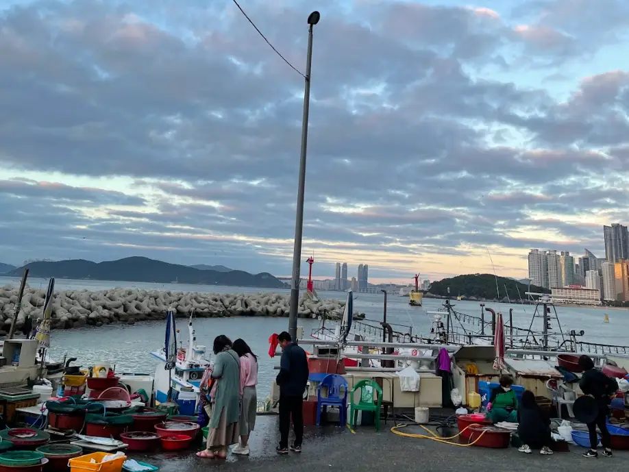 Street vendors in Busan by the water.