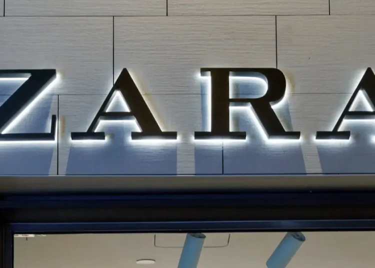 More than 4,100 stores and restaurants are closing across the US this year. Here’s the list.