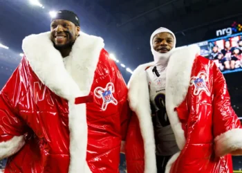 This chart shows how much streamers like Netflix, Amazon, and YouTube TV are spending on sports