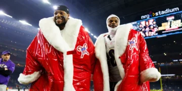 This chart shows how much streamers like Netflix, Amazon, and YouTube TV are spending on sports