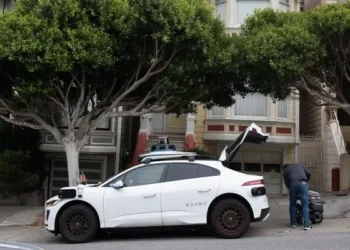 Waymo explains why its robotaxis clogged San Francisco streets during a power outage